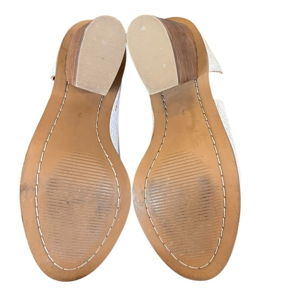 Like New!!! DIBA True ‘Honeysuckle’ White Distressed Bootie, Size 7m - Picture 6 of 10